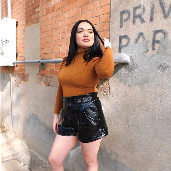 Black Faux Leather Shorts Size Large NWT - Picture 2 of 7